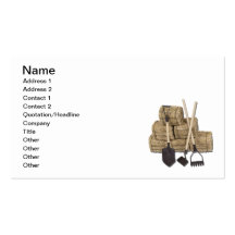 Outils de yard se penchant sur des piles de foin modèle de carte de visite