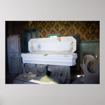 Ouvrez la morgue de ville de cercueil poster