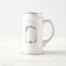 Paon avec la tasse Stein de cadre d'or