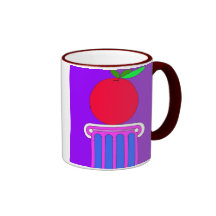 pedastal avec la tasse de pomme