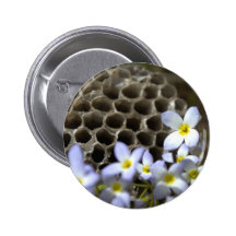 Peigne et fleurs de ruche d'abeille badges