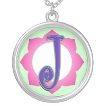 Pendentif initial de J