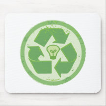 Pensez le symbole vert d'Earthday par des studios  Tapis De Souris