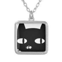 Petit chat jetant un coup d'oeil vilain colliers personnalisés