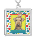 Petit gâteau d'anniversaire - Airedale Collier Personnalisé