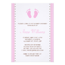 Petits pieds roses de filles d'invitation de baby 