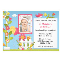 Peu d'invitation de fête d'anniversaire de birdie 