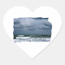 Plage orageuse avec le texte d'image de mouettes autocollant