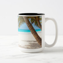 Plage tropicale de paradis tasse