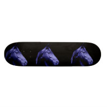 Planche à roulettes bleue de conception de cheval