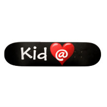 Planche à roulettes de coeur d'enfant @