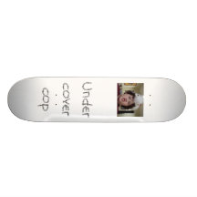 Planche à roulettes de flic secret
