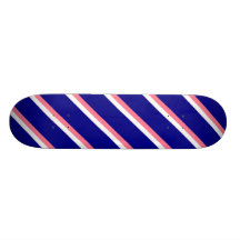 Planche à roulettes de rayures de corail, blanches