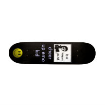 planche à roulettes d'emo