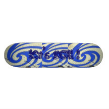 planche à roulettes rotation bleue et blanche,