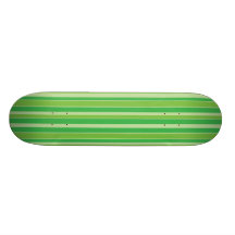 Planche à roulettes verte de rayure