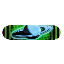 Planche à roulettes verte de rayure de Saturn