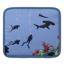 Plongeurs autonomes et requins poches iPad