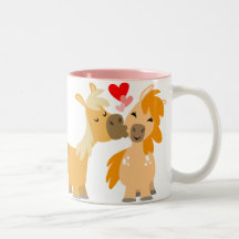 Poneys mignons de bande dessinée dans la tasse d'a
