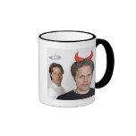 Portrait des frères jumeaux habillés comme le diab tasse