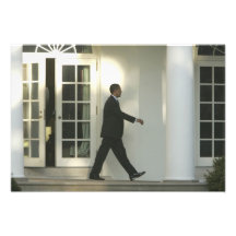 President Barack in diepe gedachte aangezien hij l Footprint
