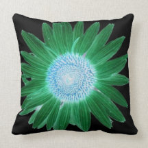 Puissance rougeoyante de coussin de fleur