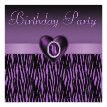 Rayures de zèbre et fête d'anniversaire pourpres d invitations personnalisées