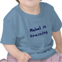 Rebel in de t-shirt van de Opleiding