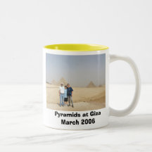 Reizigers bij Piramides, Piramides in Giza Beker