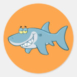 Requin de sourire autocollant rond