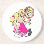robe blonde de jaune de fille dessous de verres