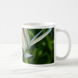 Rosée de matin sur la fleur tasse à café