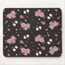Roses roses floraux sur le brun foncé tapis de souris
