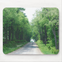 Ruelle boisée tapis de souris