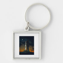 Saturn V raket op het lanceringsstootkussen Sleutelhanger
