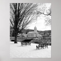 scène d'hiver avec l'église affiche