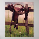 Selle et lasso sur la barrière affiche
