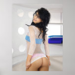 Sivan derrière poster