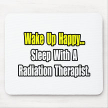 Sommeil avec un thérapeute de rayonnement tapis de souris