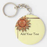 Sun en bronze sur l'arrière - plan crème porte-clefs
