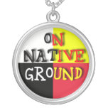 Sur le collier moulu indigène