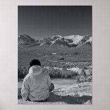 Surfeur regardant Lake Louise Posters