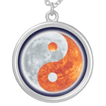 Symbole asiatique de Yin-Yang pour le collier rond