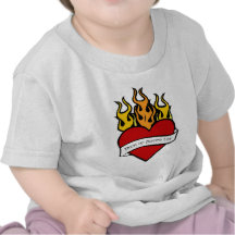 T-shirt de bébé de tatouage de coeur de Valentine