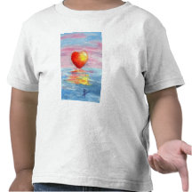 T-shirt de coeur d'arrangement