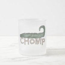 T-shirts et cadeaux d'alligator de mastication bru mug