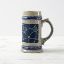 tasse bleue d'impression de fleur