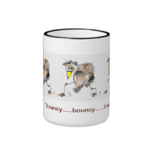 tasse de café pleine d'entrain d'oiseau