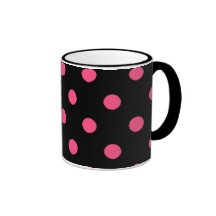 Tasse de café rose et noire mignonne de Polkadot