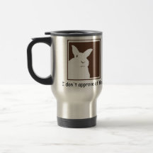 Tasse désapprobatrice de voyage de lapins